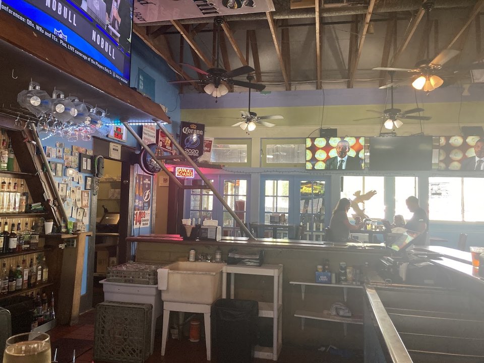 Front view of a quaint house-style bar and grill.